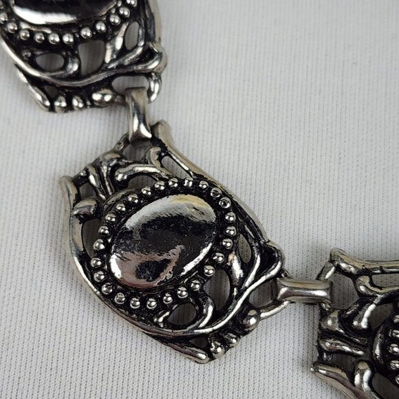 Vintage Silver Tone Collar Necklace & Screw Back Earrings Set - Picture 4 of 10